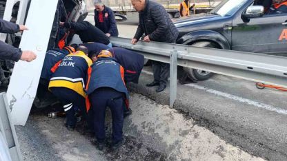 Virajı alamayan tır bariyerlere saplandı: Sürücü yaralandı