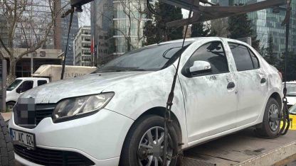 Teröristlerin kiraladığı otomobil incelemelerin ardından olay yerinden kaldırıldı