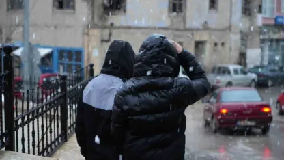 Bayburt baharı beklerken kar yağışına teslim oldu