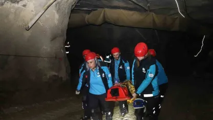 Maden ocağındaki göçük tatbikatı gerçeği aratmadı