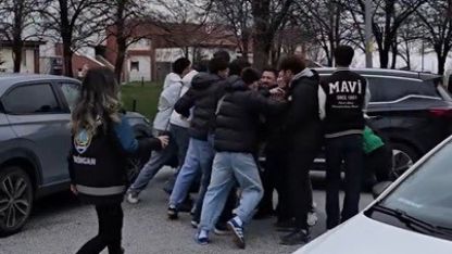 Kavga ihbarına giden polisler pastayla karşılandı