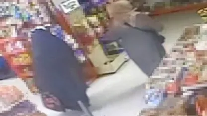 Marketten hırsızlık güvenlik kamerasına yansıdı