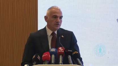 Bakan Ersoy: "Turizm sahasında gelirlerimizi 2017 yılına kıyasla yüzde 109 artırdık"