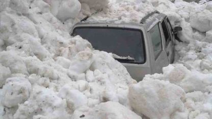 Çığ altında kalmaktan son anda kurtuldular