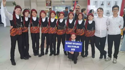 Bayburt Ortaokulu halk oyunlarında Türkiye beşincisi oldu