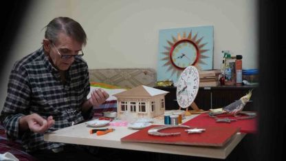 Tavanı izlemek yerine geleceği işledi: Huzurevinde küllerinden doğan bir sanatçı