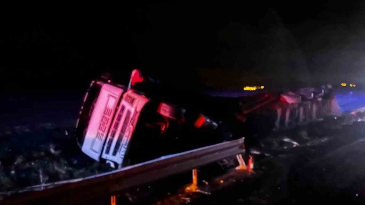 Aşkale’de zincirleme kaza: 4 jandarma personeli yaralandı