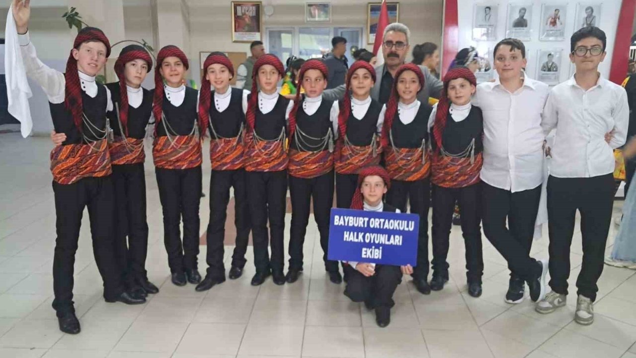 Bayburt Ortaokulu halk oyunlarında Türkiye beşincisi oldu