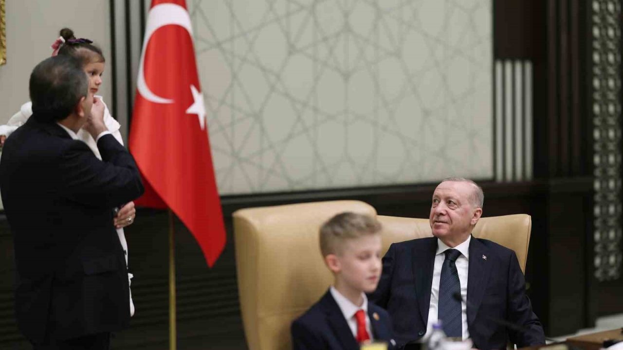 Cumhurbaşkanı Erdoğan, 23 Nisan’da koltuğunu Civan Boran’a devretti