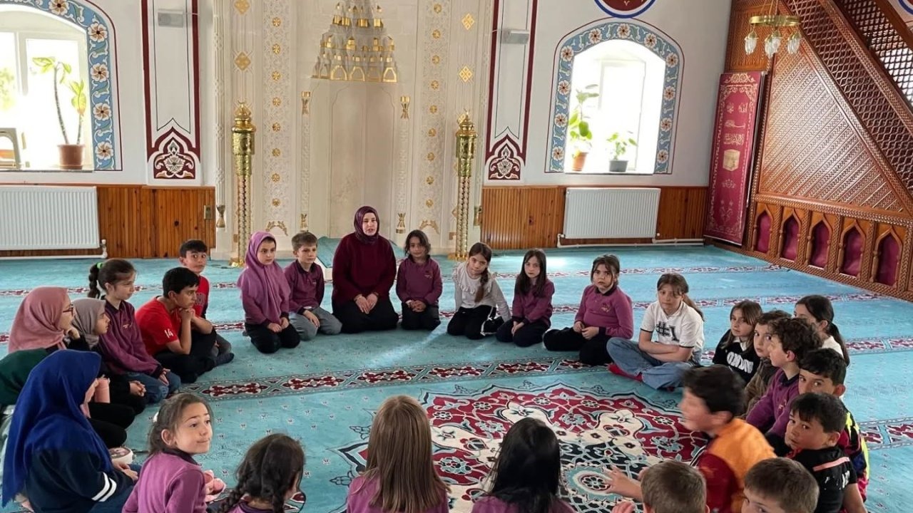 Değerler eğitimi programları sürüyor