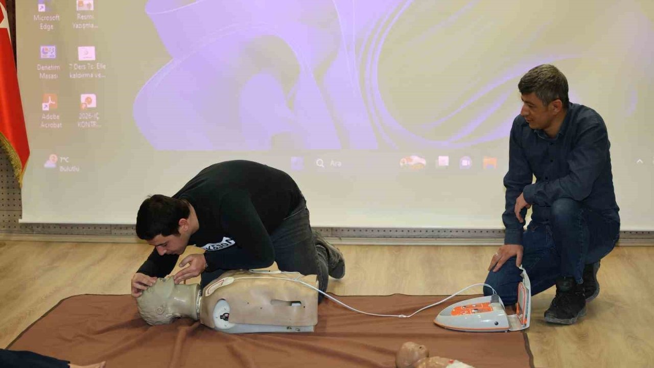 Emniyet personeline ilk yardım eğitimi verildi