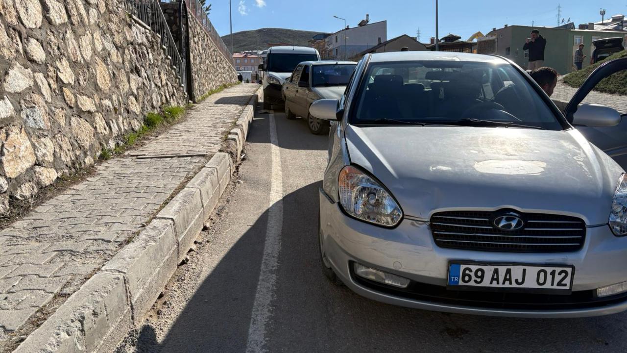 Esentepe kavşağında korkutan kaza: 4 araç birbirine girdi!