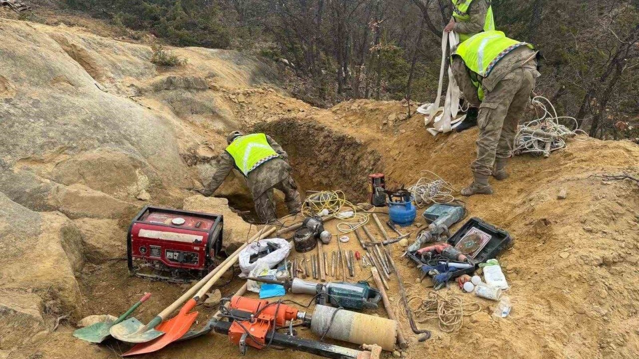 Gümüşhane’de definecilere suçüstü