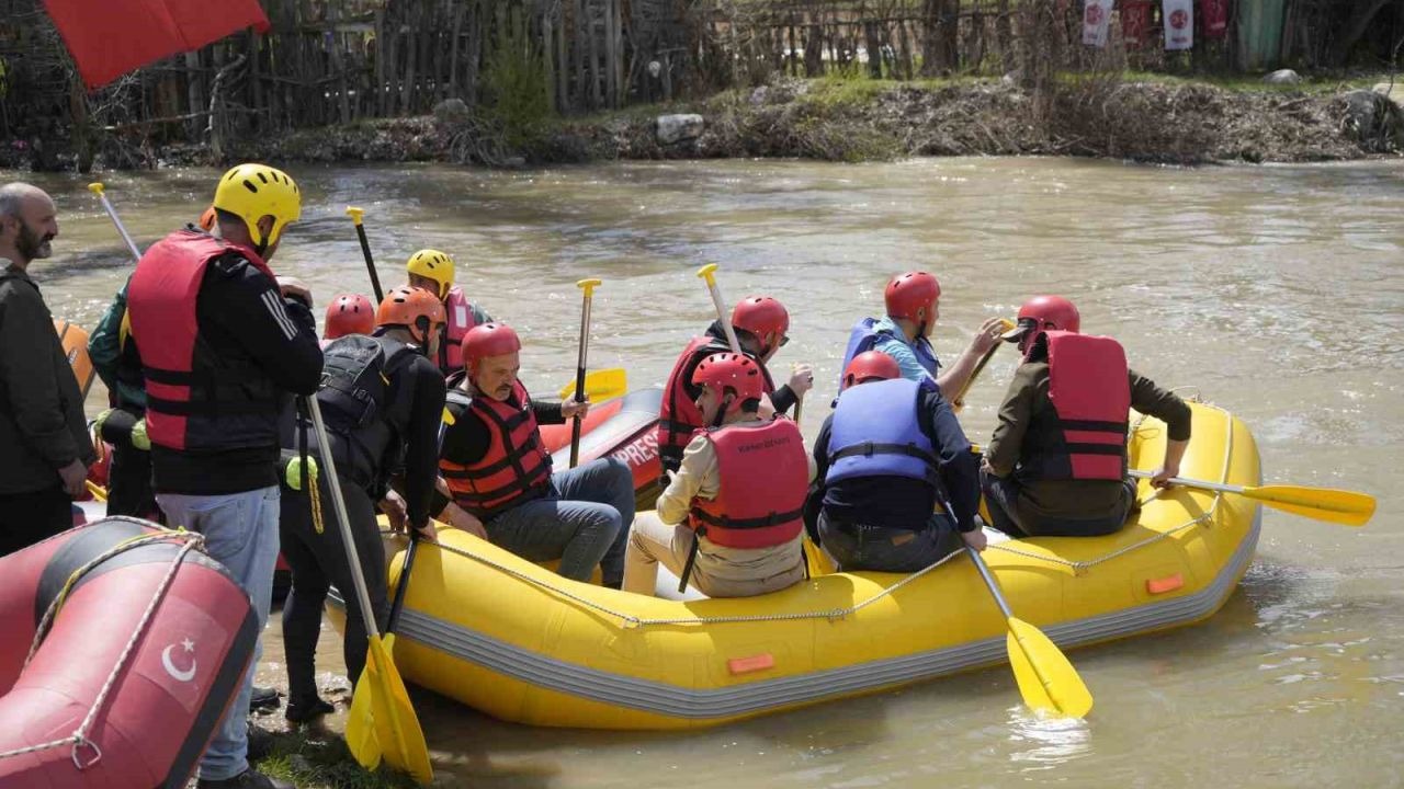 Kelkit Çayı’nda rafting heyecanı