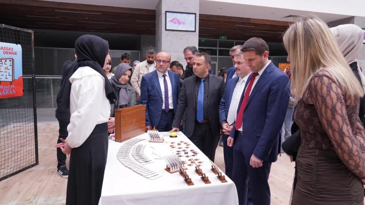 Oyunun tasarımı, sanatın gücüyle birleşti: "Fiziksel oyun tasarımı” sergisi açıldı