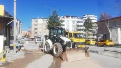 Su arızası nedeniyle yol trafiğe kapandı!