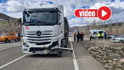 Tır otomobile çarptı: 3 yaralı