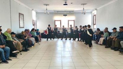 Huzurevinde renkli program