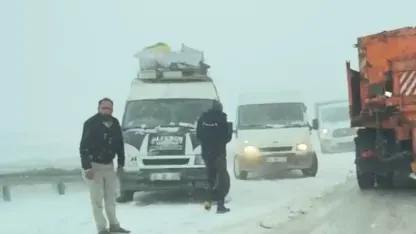 Palandöken Geçidi baharda da geçit vermedi, sürücülerin imdadına ekipler yetişti