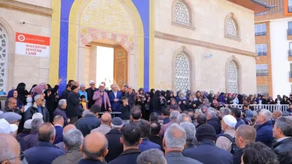 Hacı adayları dualarla kutsal topraklara uğurlandı