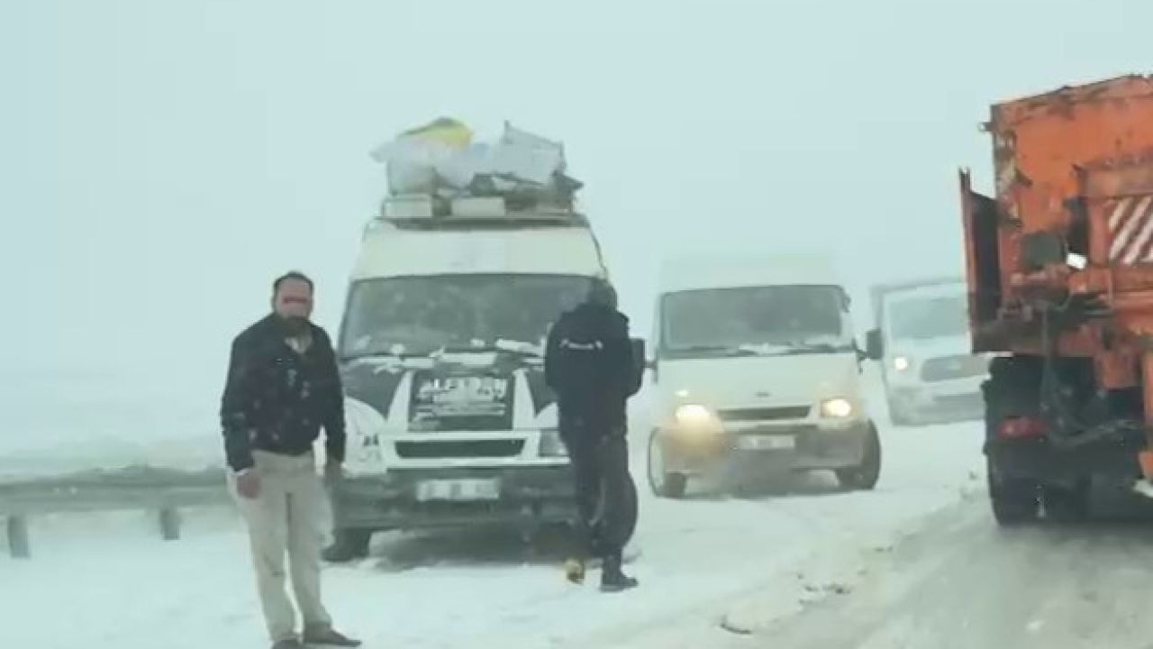 Palandöken Geçidi baharda da geçit vermedi, sürücülerin imdadına ekipler yetişti