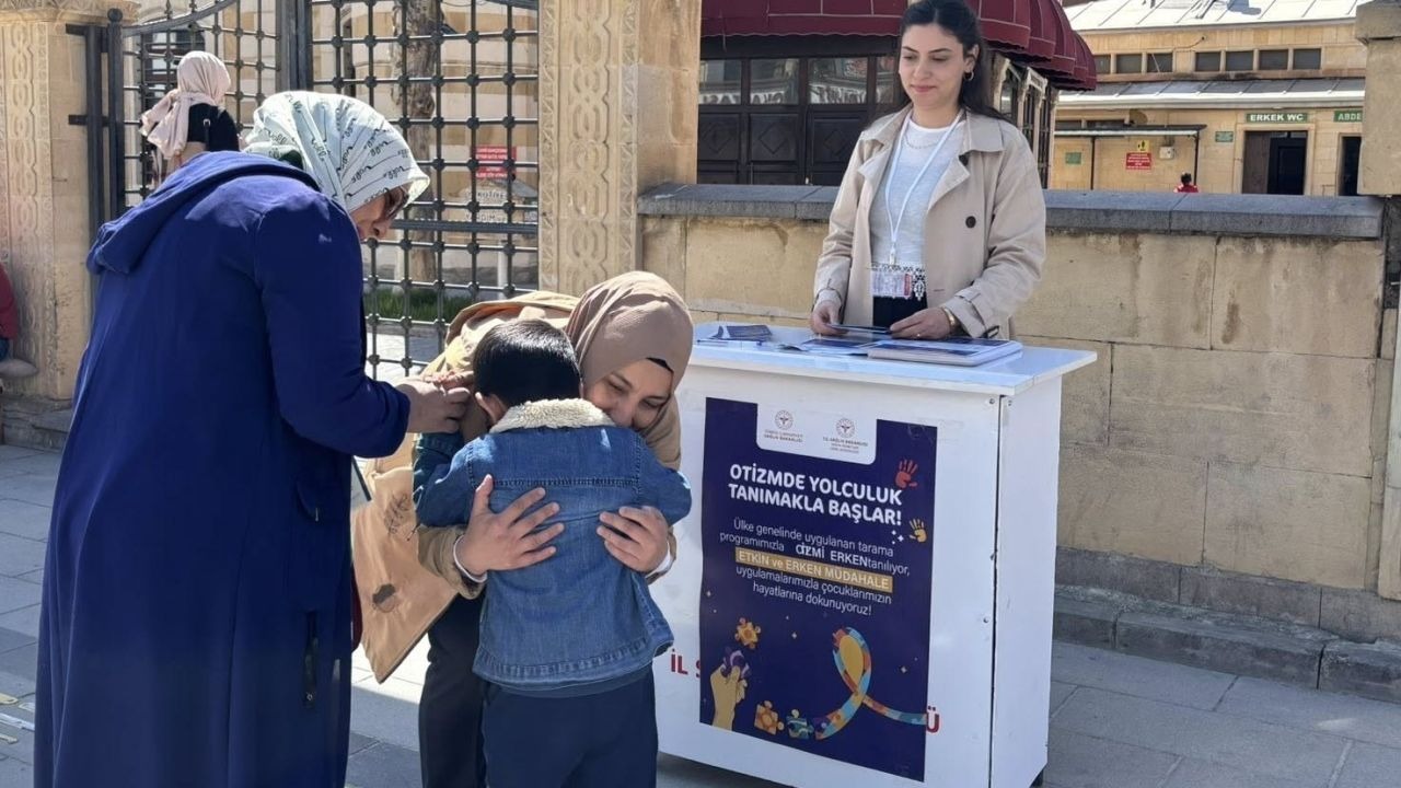 vatandaşlar otizm konusunda bilgilendirildi